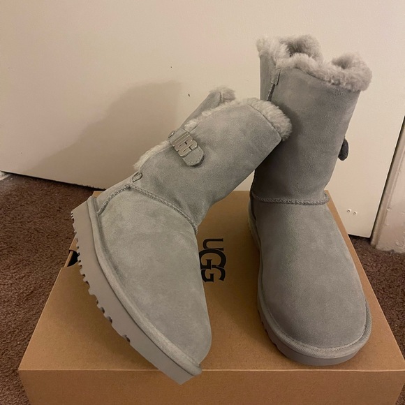 100% Authentic Brand New in Box UGG Bailey Metal Graphic  Boots - Picture 3 of 5